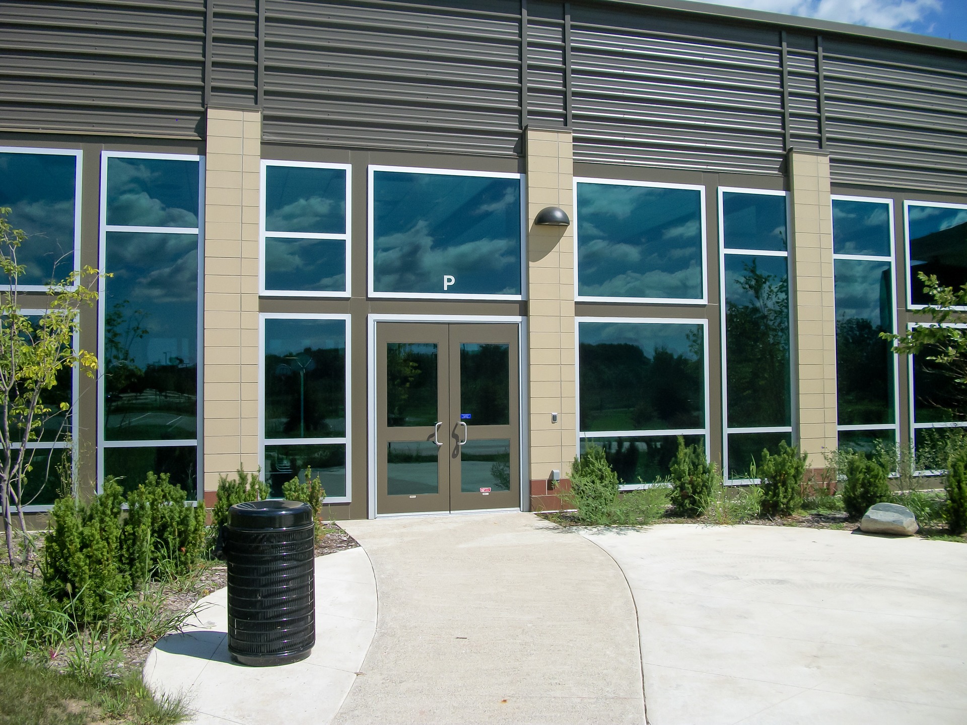 WS500 Commercial Glass Entry Doors Cross Aluminum